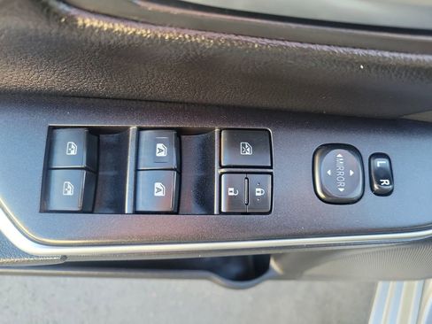 Used 2017 Toyota Camry SE image 18