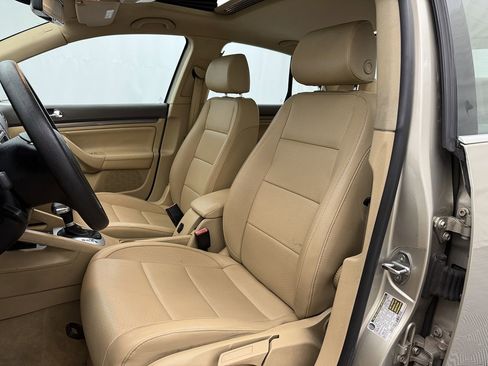 Used 2005 Volkswagen Jetta 2.5 image 8