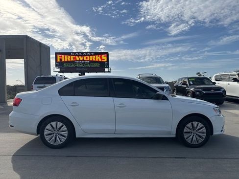 Used 2015 Volkswagen Jetta S image 2