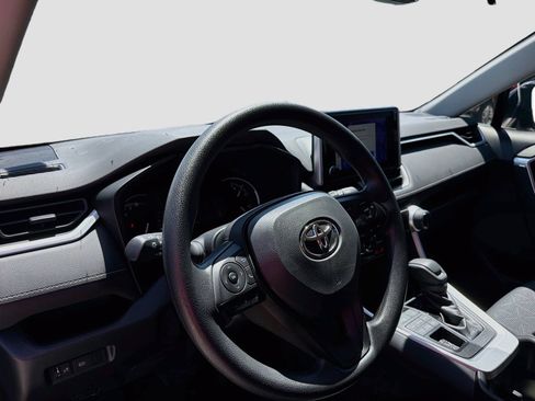 Used 2025 Toyota RAV4 XLE AWD/4WD image 9