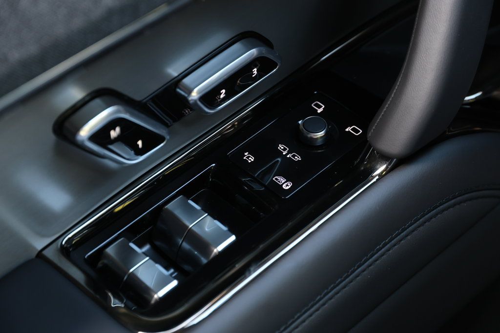 New 2026 Land Rover Range Rover Sport Dynamic SE AWD/4WD image 8