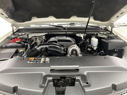 Used 2014 Cadillac Escalade ESV Premium image 31