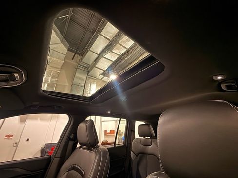 Used 2023 Jeep Grand Cherokee Altitude image 17