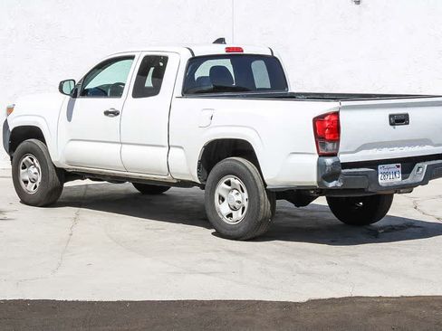 Used 2022 Toyota Tacoma SR RWD image 4