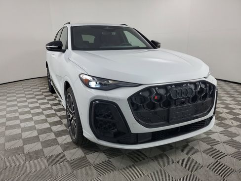 New 2025 Audi SQ5 Premium Plus image 2