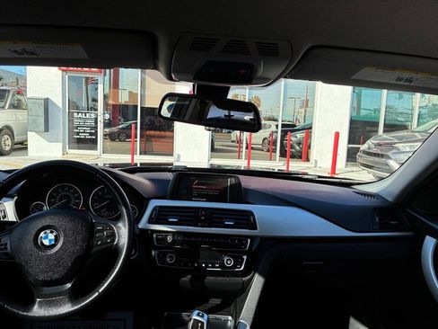 Used 2018 BMW 320i Sedan RWD image 16
