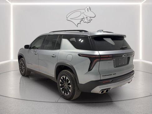 Used 2025 Chevrolet Traverse Z71 AWD/4WD image 3