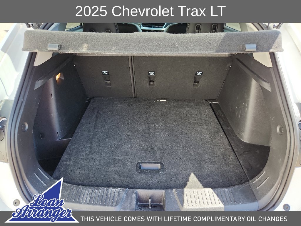 Used 2025 Chevrolet Trax LT FWD image 18