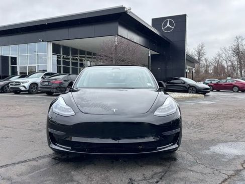 Used 2023 Tesla Model 3 Standard Range image 2
