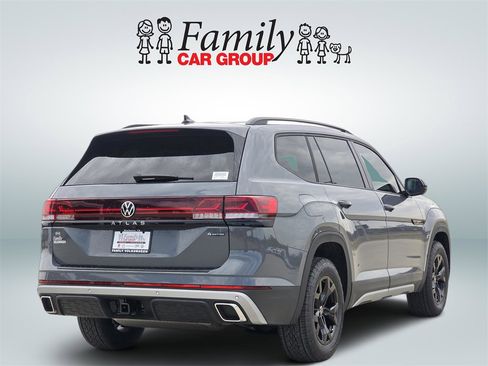 New 2026 Volkswagen Atlas Peak Edition image 4