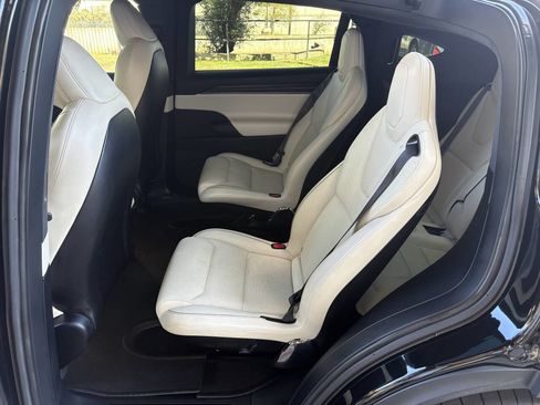 Used 2023 Tesla Model X Plaid image 18