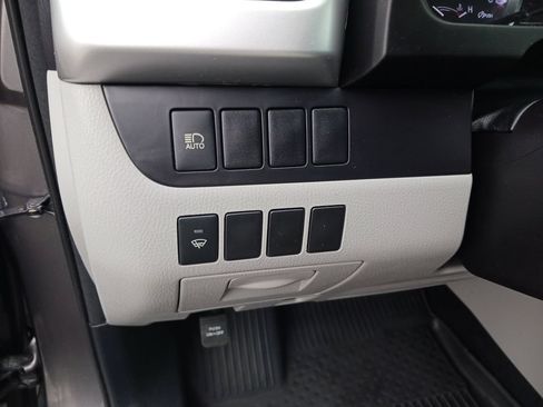Used 2017 Toyota Highlander LE AWD/4WD image 35