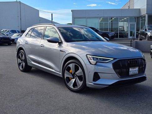 Used 2023 Audi e-tron Premium Plus w/ Premium Plus Package AWD/4WD image 1