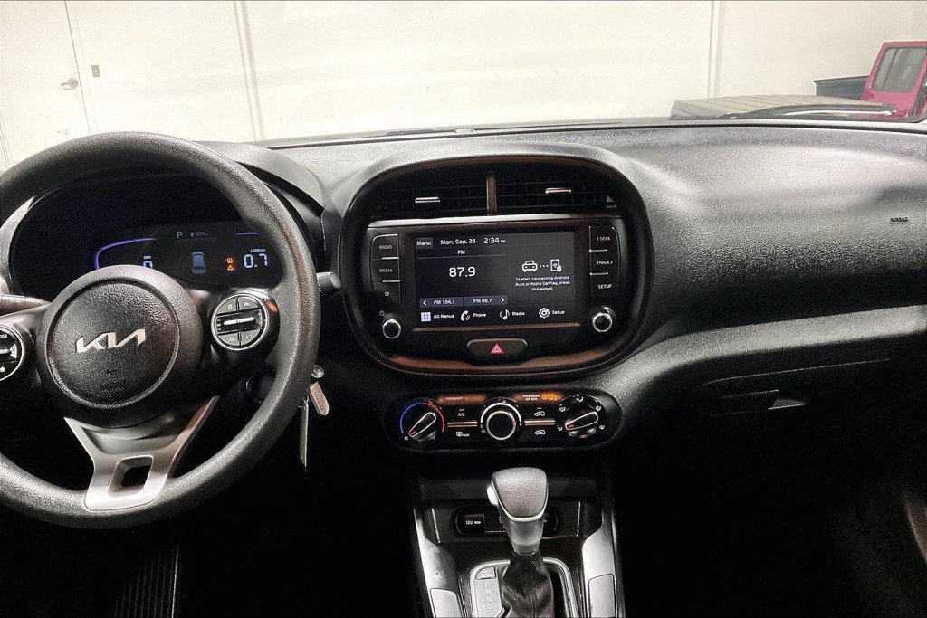 Used 2025 Kia Soul LX w/ LX Technology Package FWD image 7