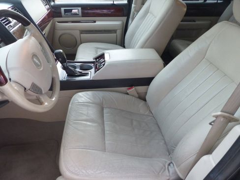 Used 2003 Lincoln Navigator Luxury image 19