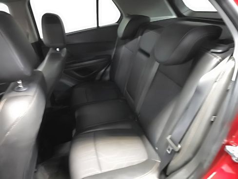 Used 2021 Chevrolet Trax LT w/ LT Convenience Package AWD/4WD image 31