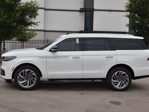 New 2026 Lincoln Navigator Reserve AWD/4WD image 11