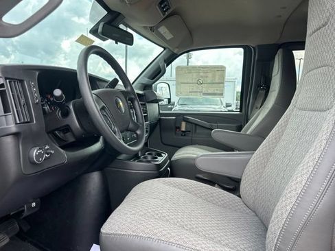New 2026 Chevrolet Express 3500 LT w/ LT Preferred Equipment Group RWD image 15