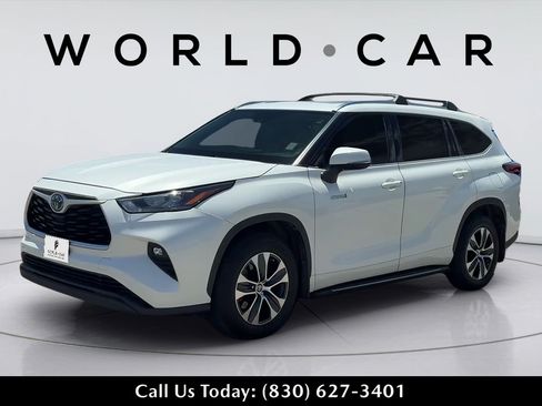 Used 2020 Toyota Highlander XLE FWD image 13