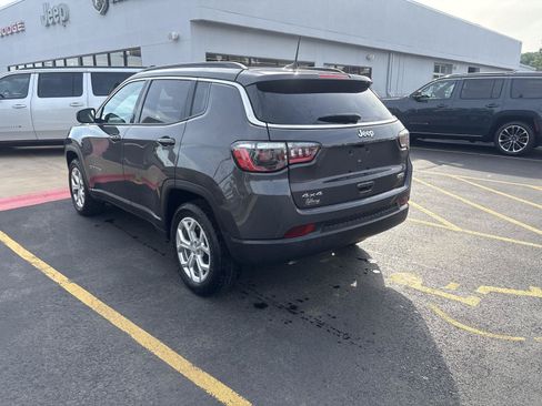 Used 2024 Jeep Compass Latitude w/ Sun and Sound Group AWD/4WD image 7