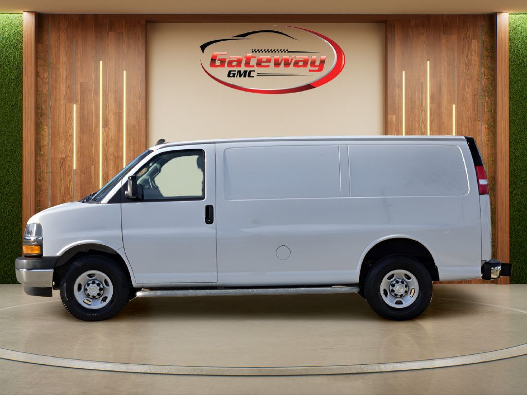Used 2022 Chevrolet Express 2500 w/ Driver Convenience Package RWD image 8