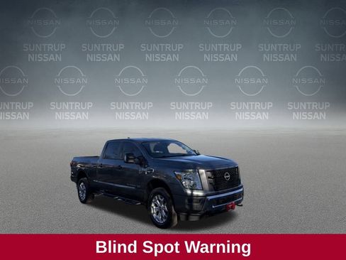 Used 2024 Nissan Titan SV w/ SV Convenience Package image 17