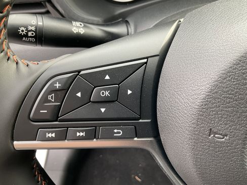 Used 2025 Nissan Sentra SR image 30