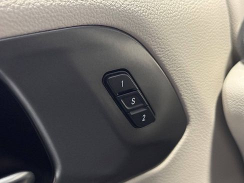 Used 2023 Chrysler Pacifica Touring-L FWD image 32