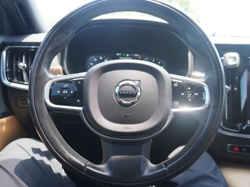 Used 2018 Volvo S90 T6 Momentum w/ Convenience Package image 32