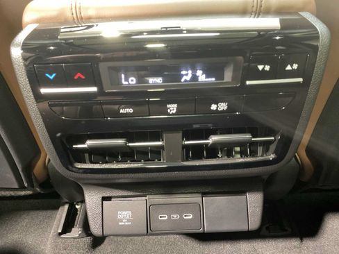 Used 2025 Acura MDX SH-AWD w/ Technology Package image 25