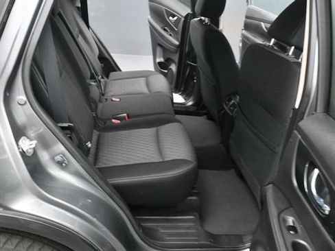 Used 2017 Nissan Rogue SV w/ SV Premium Package AWD/4WD image 17