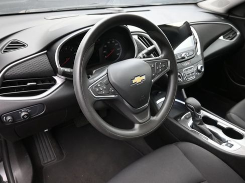 Used 2025 Chevrolet Malibu LT FWD image 17