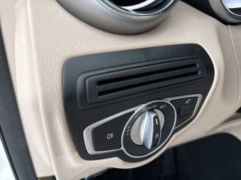 Used 2022 Mercedes-Benz GLC 300 w/ Premium Package Lite image 23