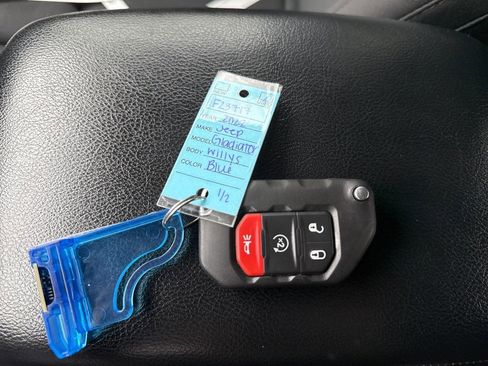 Used 2022 Jeep Gladiator Willys image 12