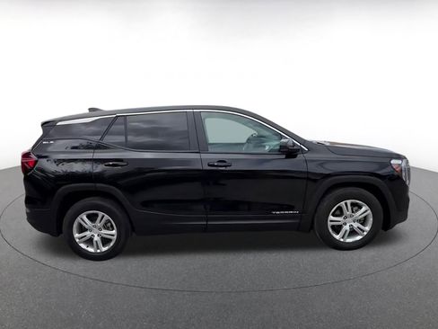 Used 2024 GMC Terrain SLE FWD image 16