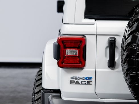 Used 2022 Jeep Wrangler Sahara image 19