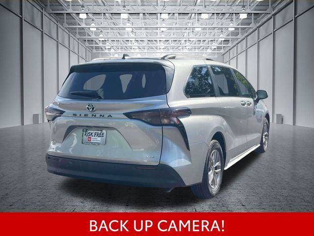 Certified 2025 Toyota Sienna XLE FWD image 8