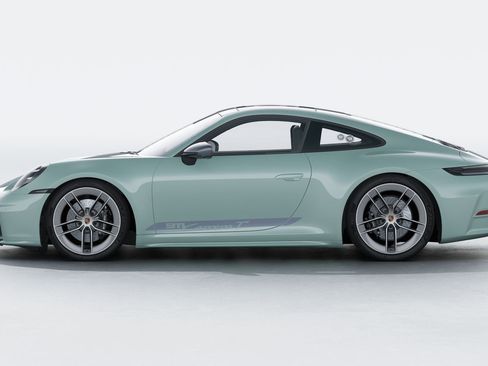 New 2026 Porsche 911 Carrera T image 2