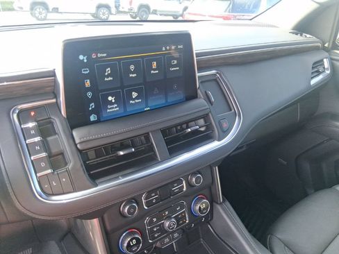 Used 2023 Chevrolet Tahoe Z71 w/ Luxury Package AWD/4WD image 15