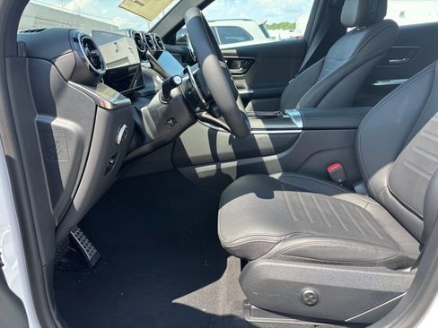 New 2025 Mercedes-Benz GLC 43 AMG 4MATIC image 9