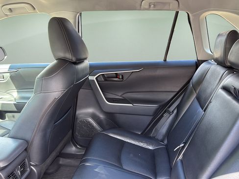 Used 2022 Toyota RAV4 LE AWD/4WD image 15