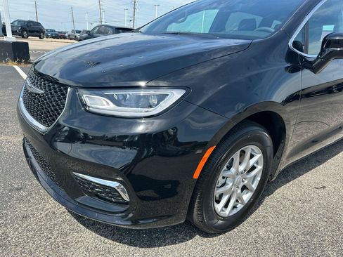 Used 2026 Chrysler Pacifica Select FWD image 12
