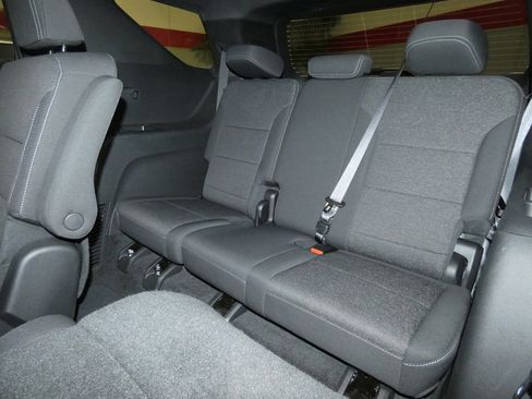 Used 2025 Chevrolet Traverse LT image 23