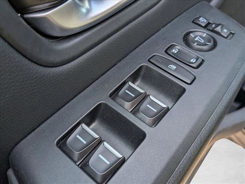 Used 2025 Honda Pilot TrailSport image 11