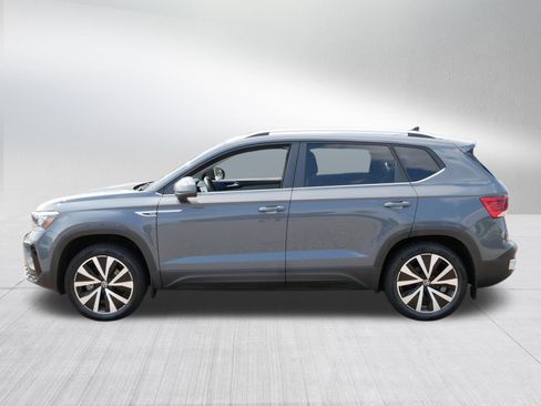 Used 2023 Volkswagen Taos SE AWD/4WD image 4