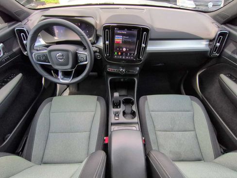 Used 2024 Volvo XC40 B5 Core AWD/4WD image 16