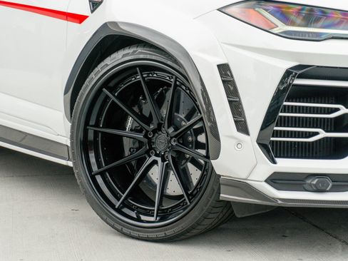 Used 2021 Lamborghini Urus AWD/4WD image 32