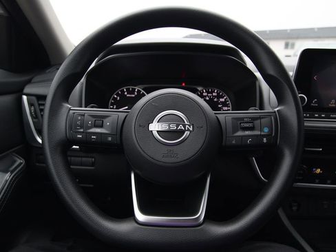 Used 2024 Nissan Rogue SV image 17