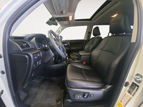 Used 2022 Toyota 4Runner TRD Off-Road Premium AWD/4WD image 11
