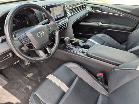 Used 2025 Toyota Camry SE FWD image 9